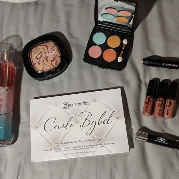 Makeup Bundle - Picture 2 of 2